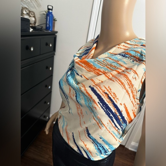 NEW-Retro pattern scowl neck Top - Picture 7 of 9